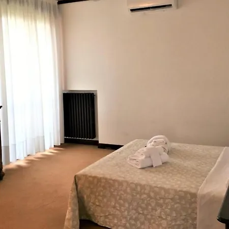 Вилла Settanta Garda Heated Pool Бардолино